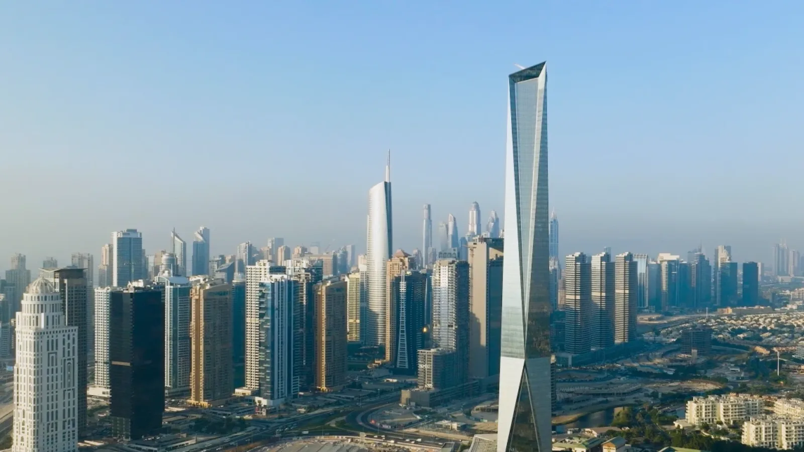 DMCC et le quartier d'affaires de Jumeirah Lakes Towers, symbole d'une création de société de zone franche dubaïote premium