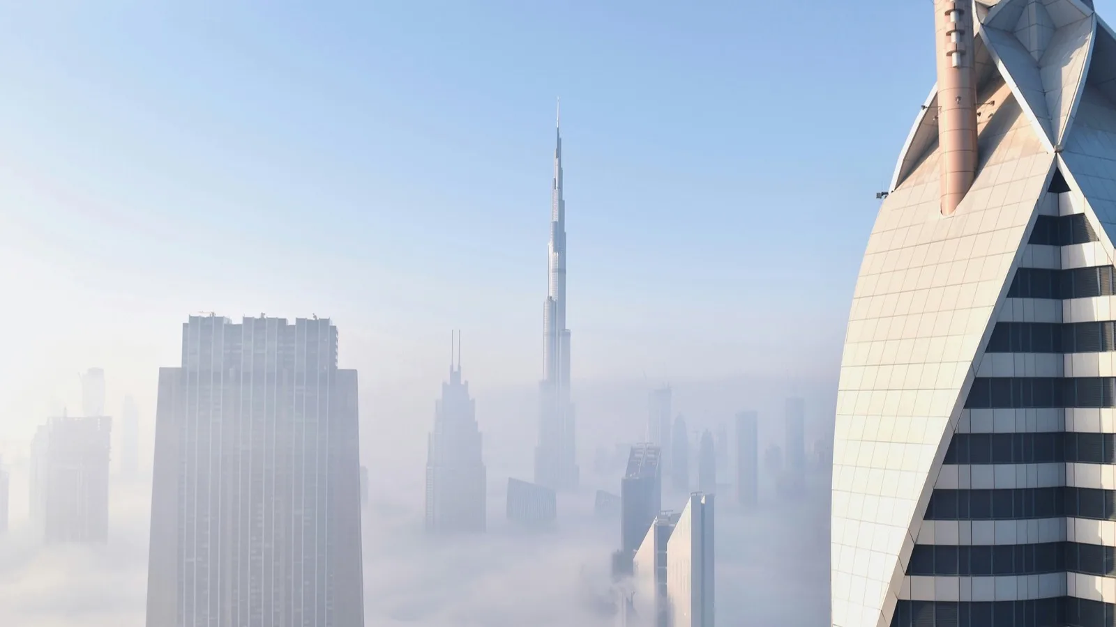 Dubai skyline representing obtaining a trade licence for a Dubai business